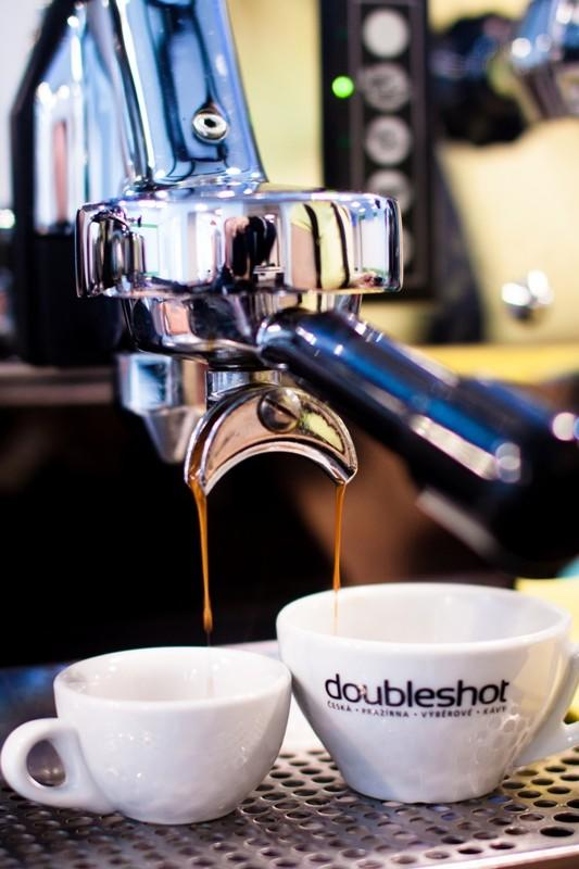 DOUBLESHOT ZAČALO POŘÁDAT PRAVIDELNÉ KÁVOVÉ KURZY PRO NADŠENCE I PROFESIONÁLY V PRAZE Official Press Release