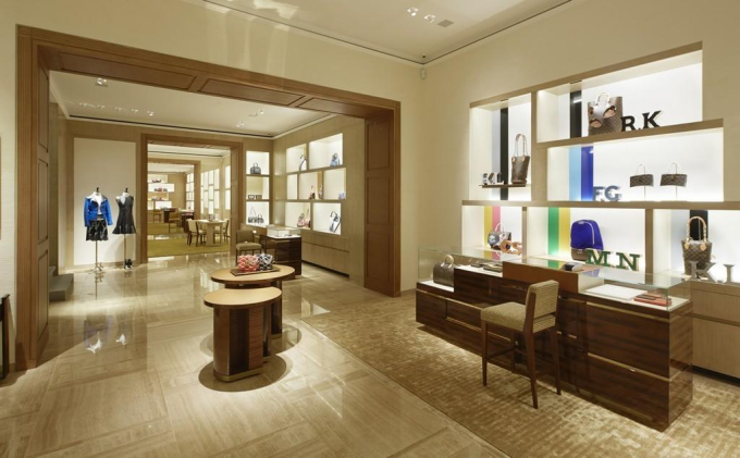LOUIS VUITTON OTEVŘEL V PRAZE NOVÝ OBCHOD Official Press Release