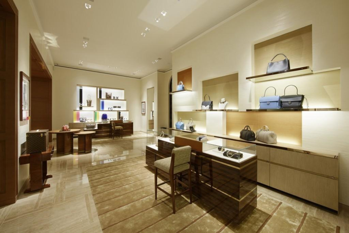 LOUIS VUITTON OTEVŘEL V PRAZE NOVÝ OBCHOD Official Press Release