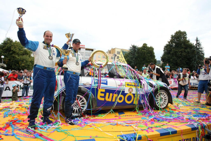 Pilot Václav Pech jun. s navigátorem Petrem Uhlem z plzeňského EuroOil-invelt teamu