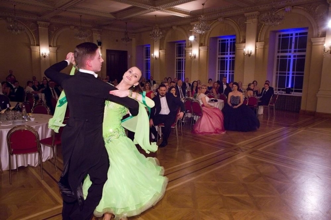 Zahájení plesu se zhostil taneční pár Michal Kladrubský a Helena Březinová