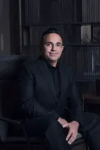 Architekt Pantelis Larcou pracující na interiérech Chateau Troja Residence | brand photo