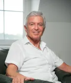 Prozkoumejte kariéru doc. MUDr. Jana Měšťáka, CSc., legendu plastické chirurgie - foto 1 | brand photo