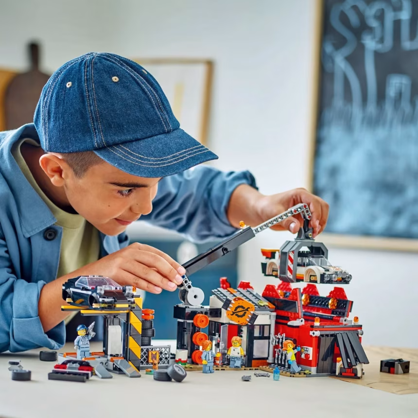 Soutěž o 3 stavebnice LEGO Vrakoviště s auty - foto 2 | brand photo