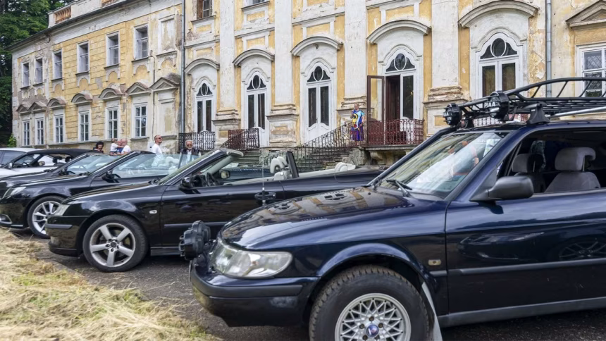Spanilá jízda SAAB & Chateau měla zastávku na Hluboši - foto 1 | brand photo