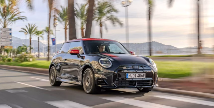 Sportovní vzhled pro elektrické MINI: MINI Cooper SE s výbavou JCW - foto 1 | brand photo