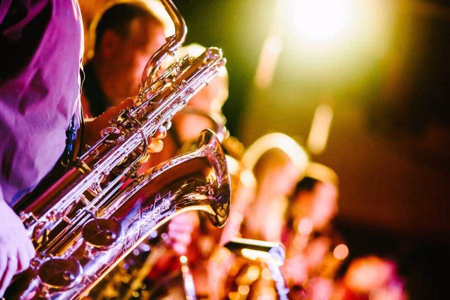 Two Voices & Jazz Band: Romantic Night
