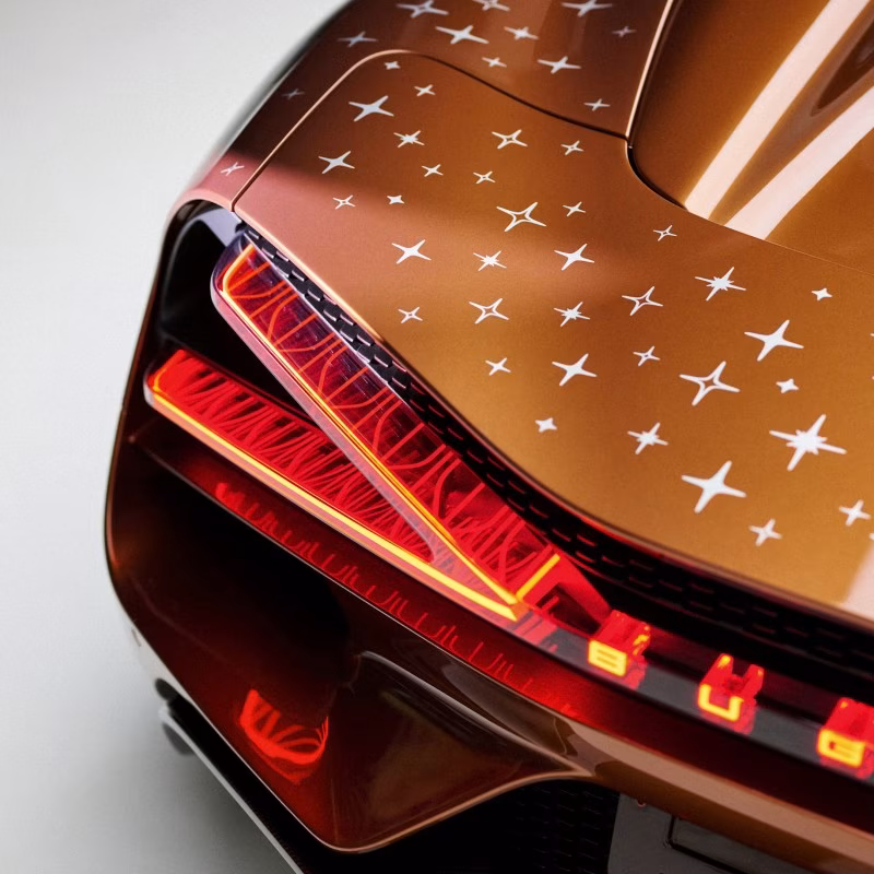 Unikátní Bugatti W16 Mistral Le Retour du Jeune Prince: Automobilový design a literární umění - fotografie 2