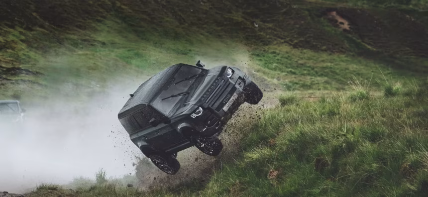 V charitativní aukci síně Christie´s se vydražily modely Defender za skoro deset milionů korun - foto 1 | brand photo