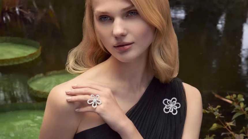 Van Cleef & Arpels uvádí kolekci Flowerlace jako současný hold botanické eleganci - foto 1 | brand photo