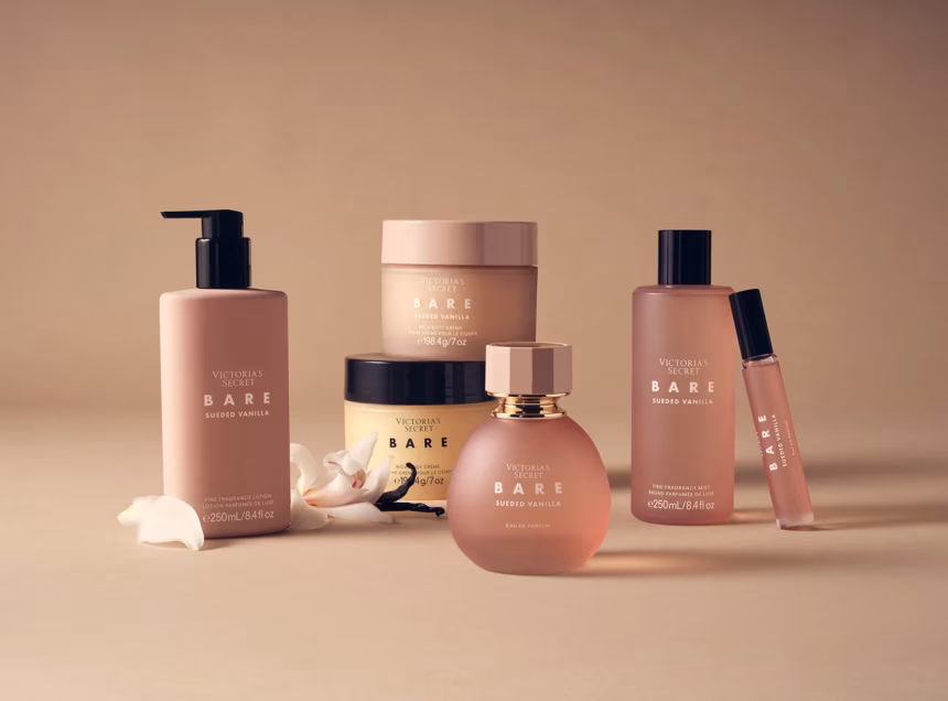 VICTORIA´S SECRET UVÁDÍ NOVOU VŮNI BARE SUEDED VANILLA - foto 1 | brand photo